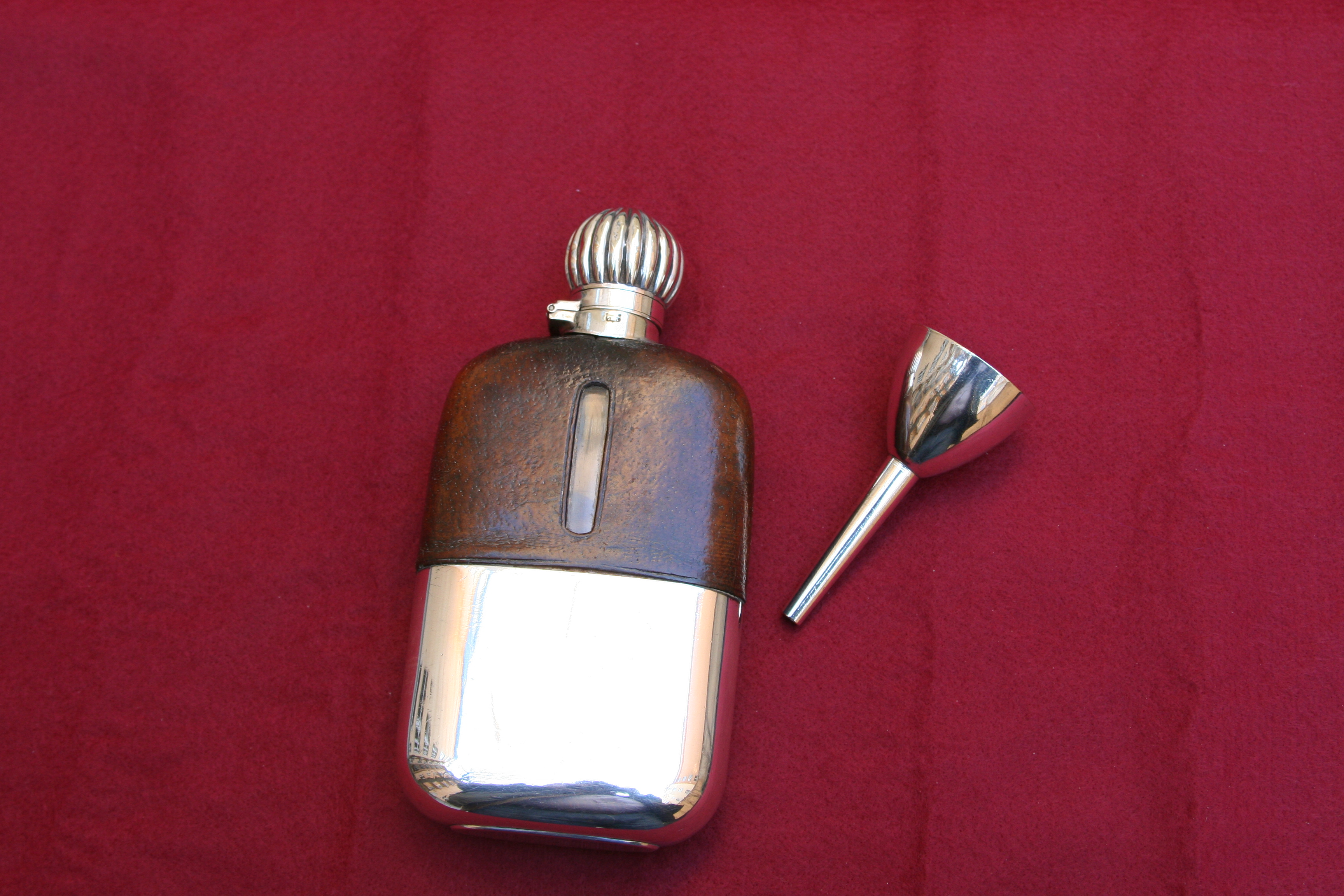 Hip Flasks - Vackra pluntor i silver, pläter och läder - 13