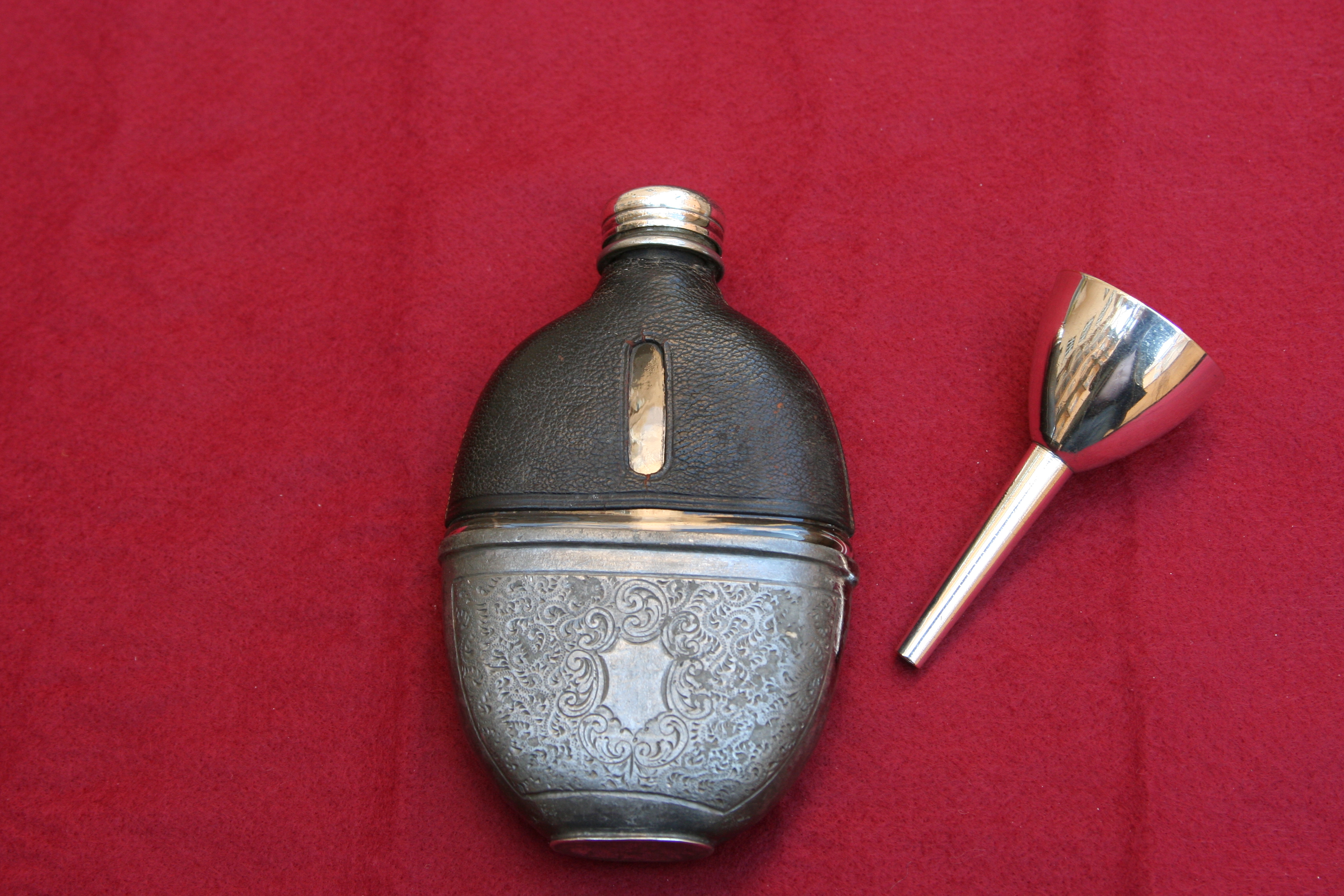 Hip Flasks - Vackra pluntor i silver, pläter och läder - 18