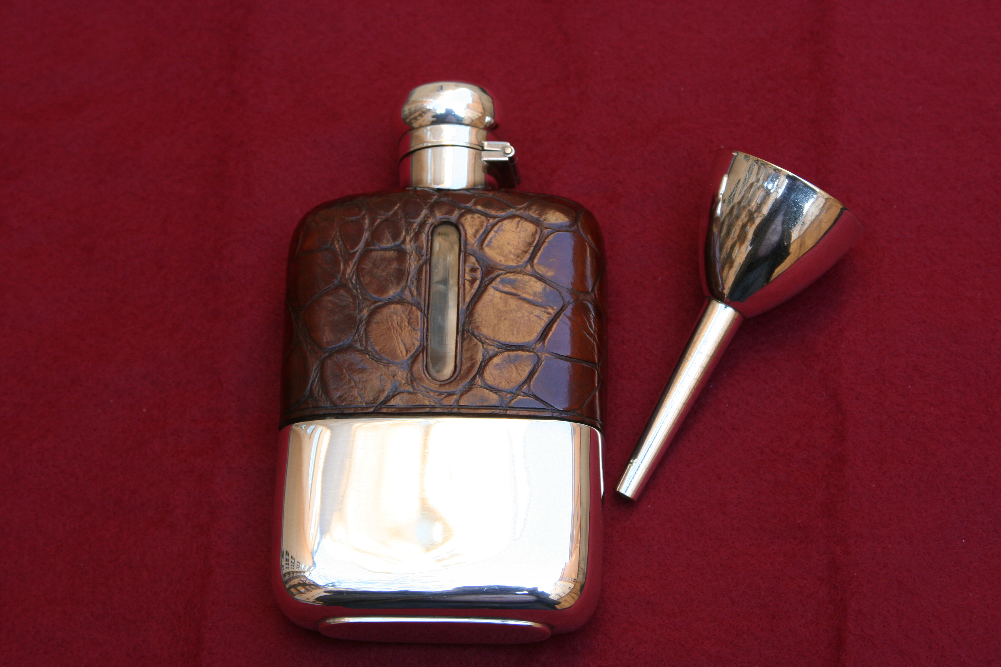 Hip Flasks - Vackra pluntor i silver, pläter och läder - 9