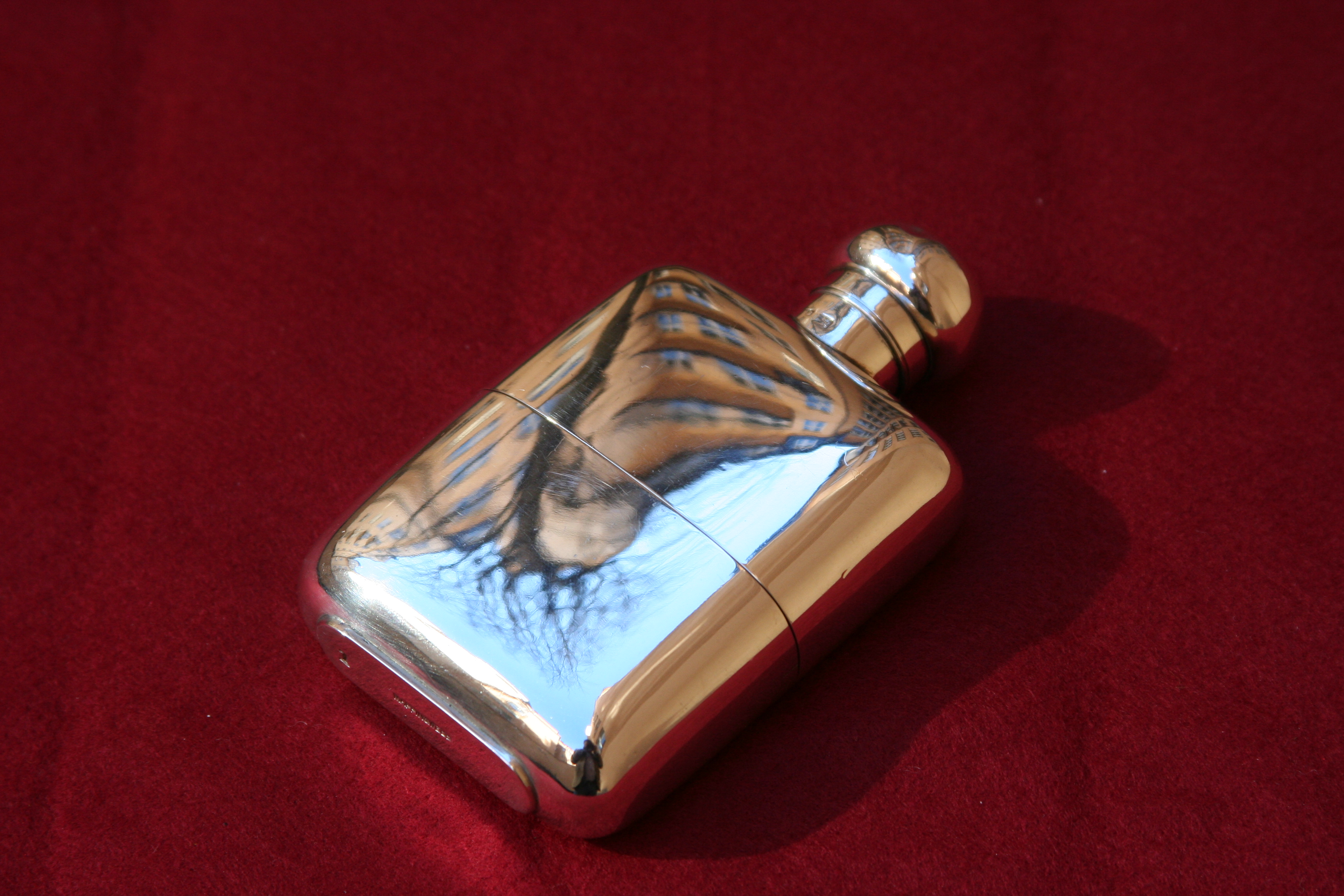 Hip Flasks - Vackra pluntor i silver, pläter och läder - 3