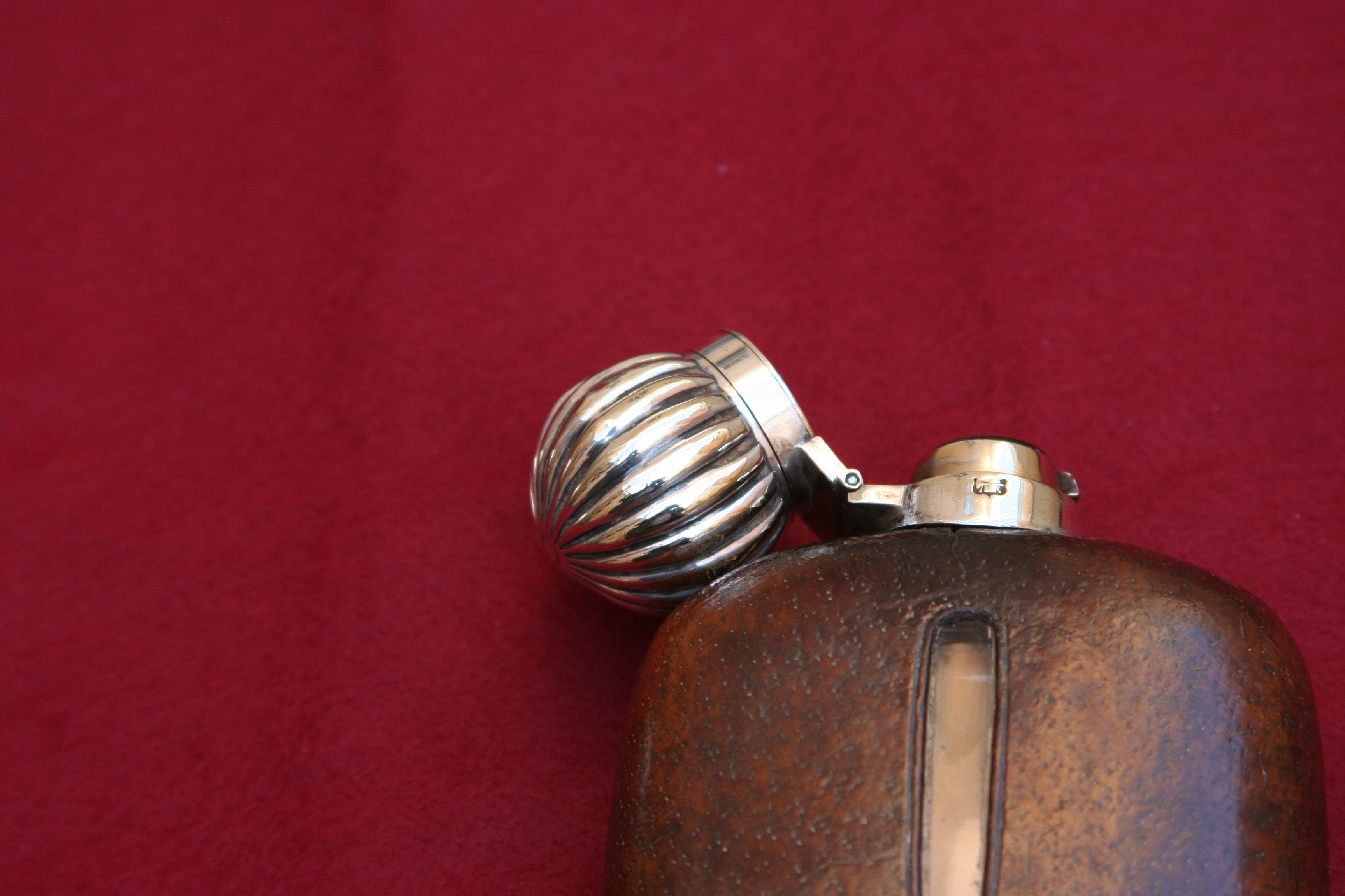 Hip Flasks - Vackra pluntor i silver, pläter och läder - 16