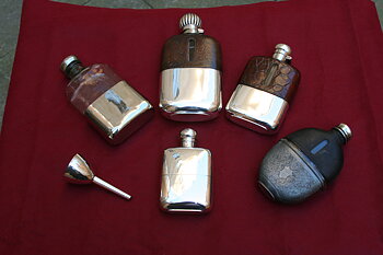 Hip Flasks - Vackra pluntor i silver, pläter och läder