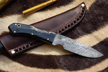 Serengeti Hunter - Buffelhorn och Damaskstål - Highly Affordable!