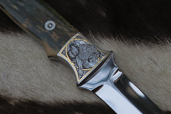 Custom Hunter - MÄSTERVERK i stål, mammut och guld