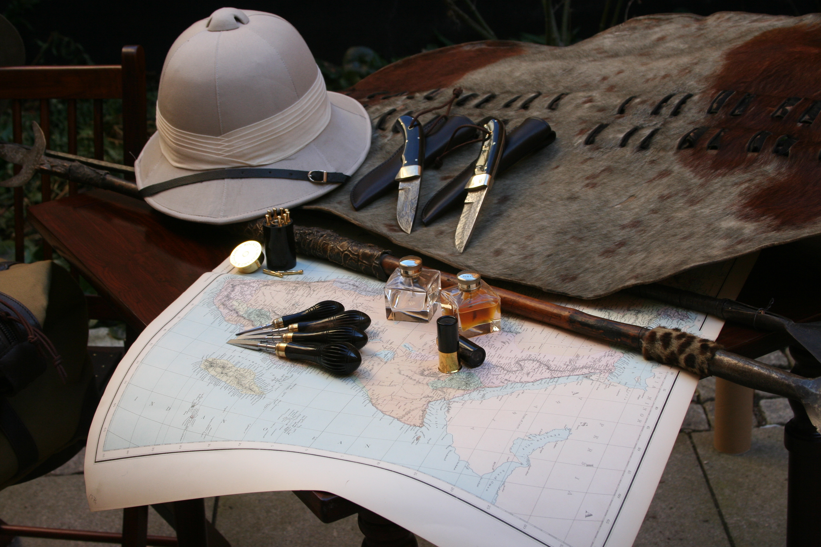 ACCESSORIES & VINTAGE