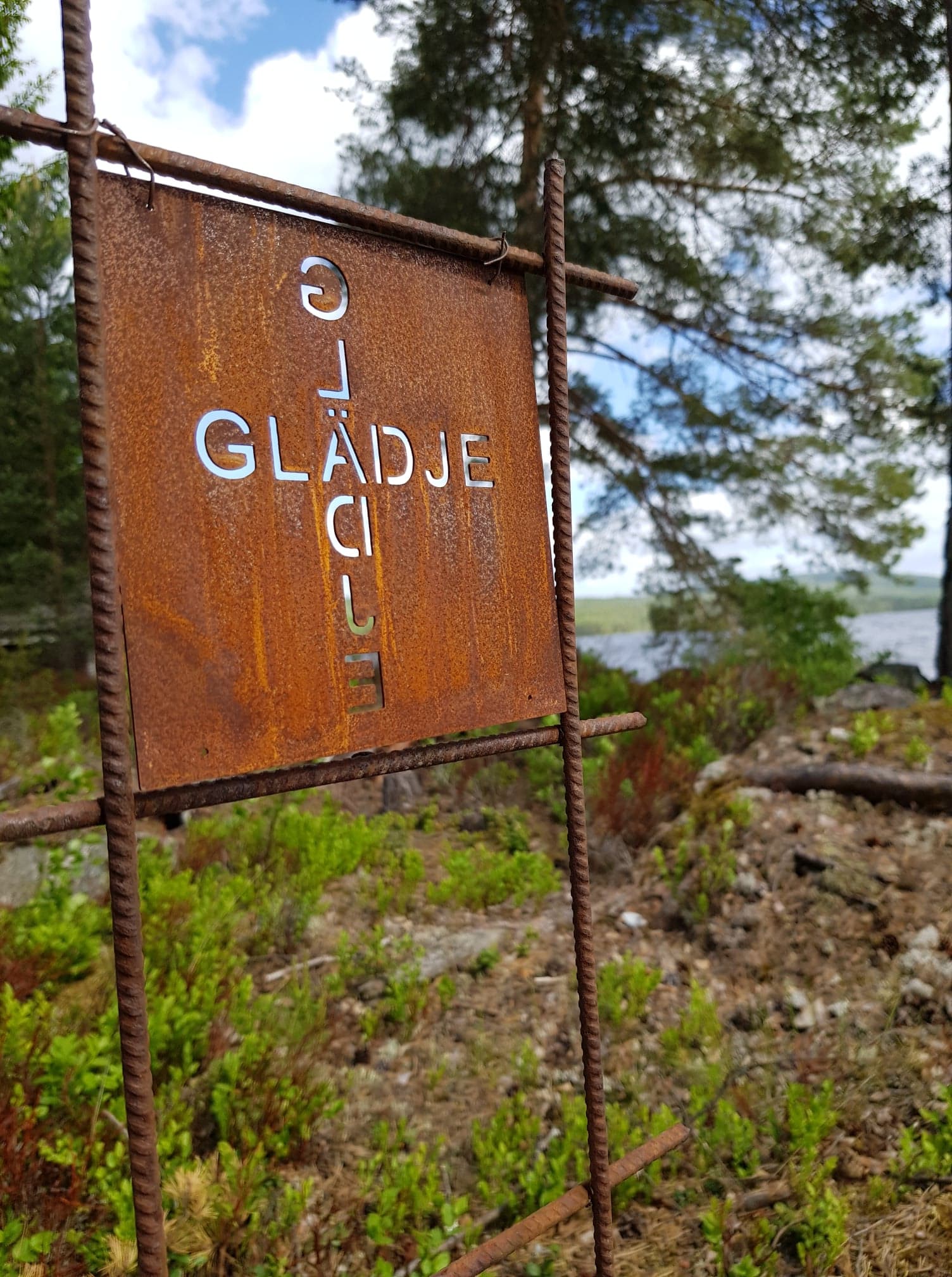 Trädgårdsskylt - Glädje