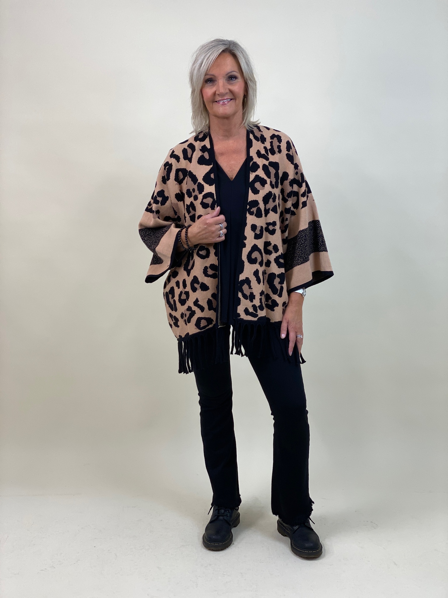 Ponchotröja Alma - Kamel/Svart - 4