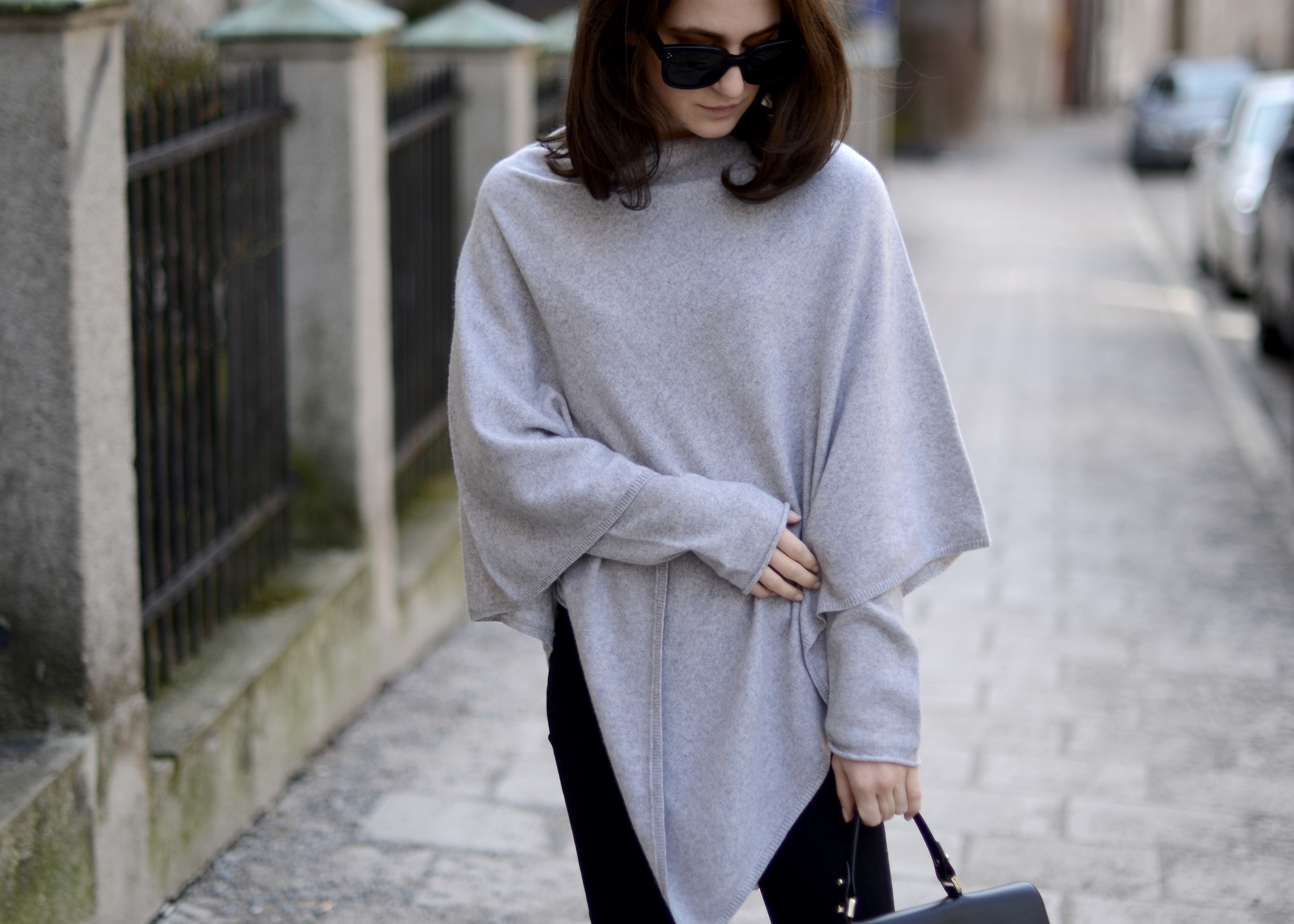 MATHILDE- Poncho rundhalsad