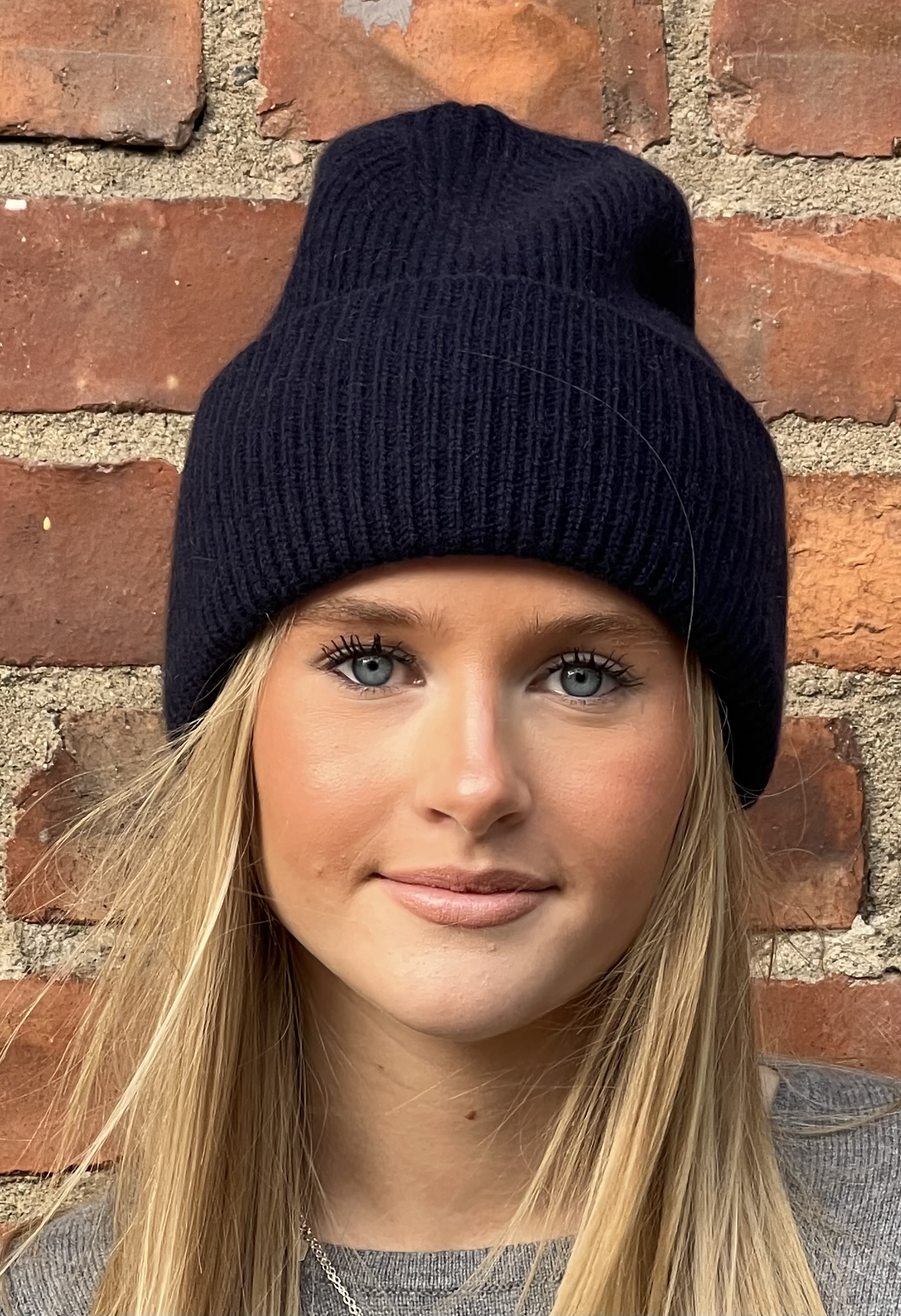 Mössa ribbstickad med uppvik -K27 - 23