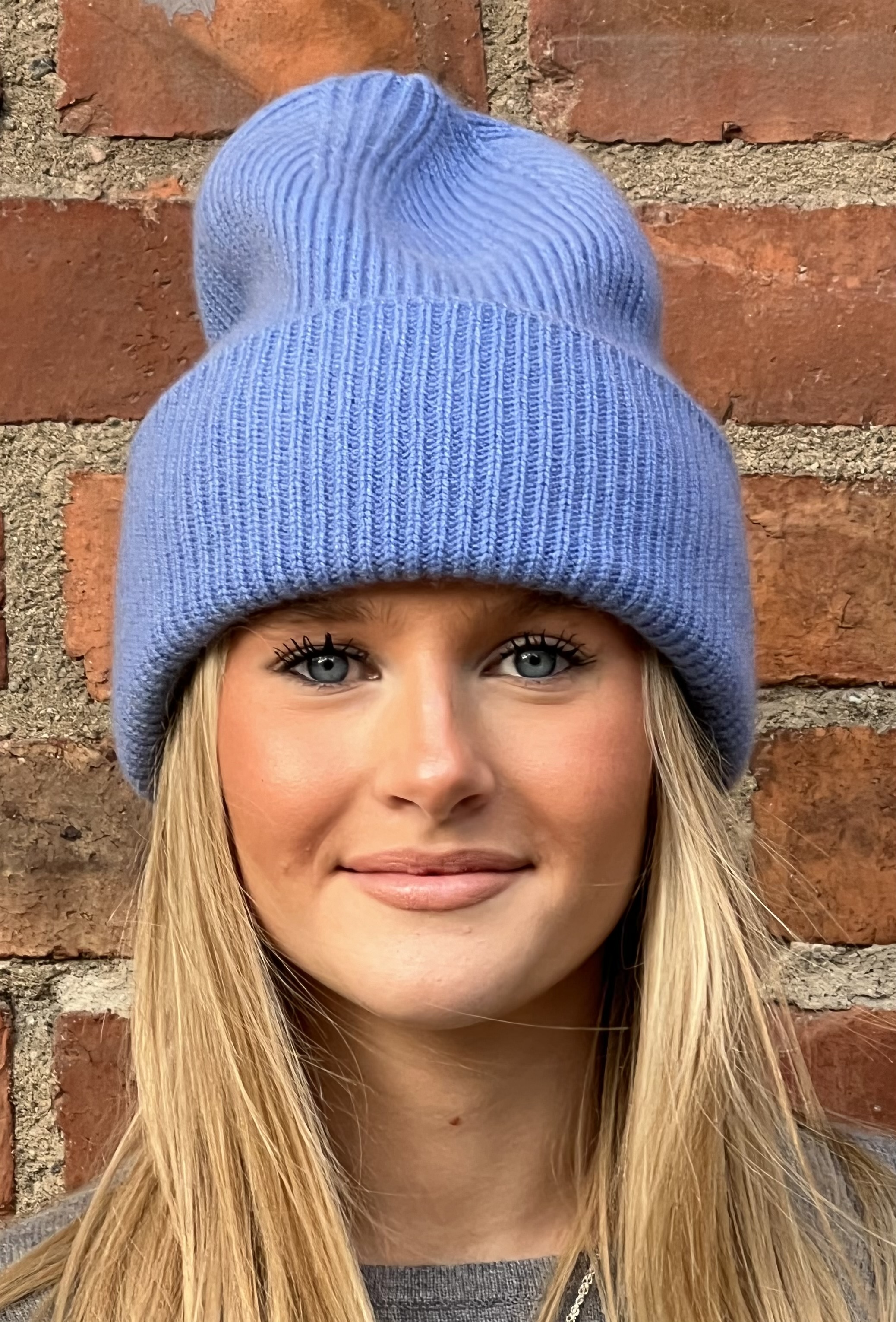 Mössa ribbstickad med uppvik -K27 - 27