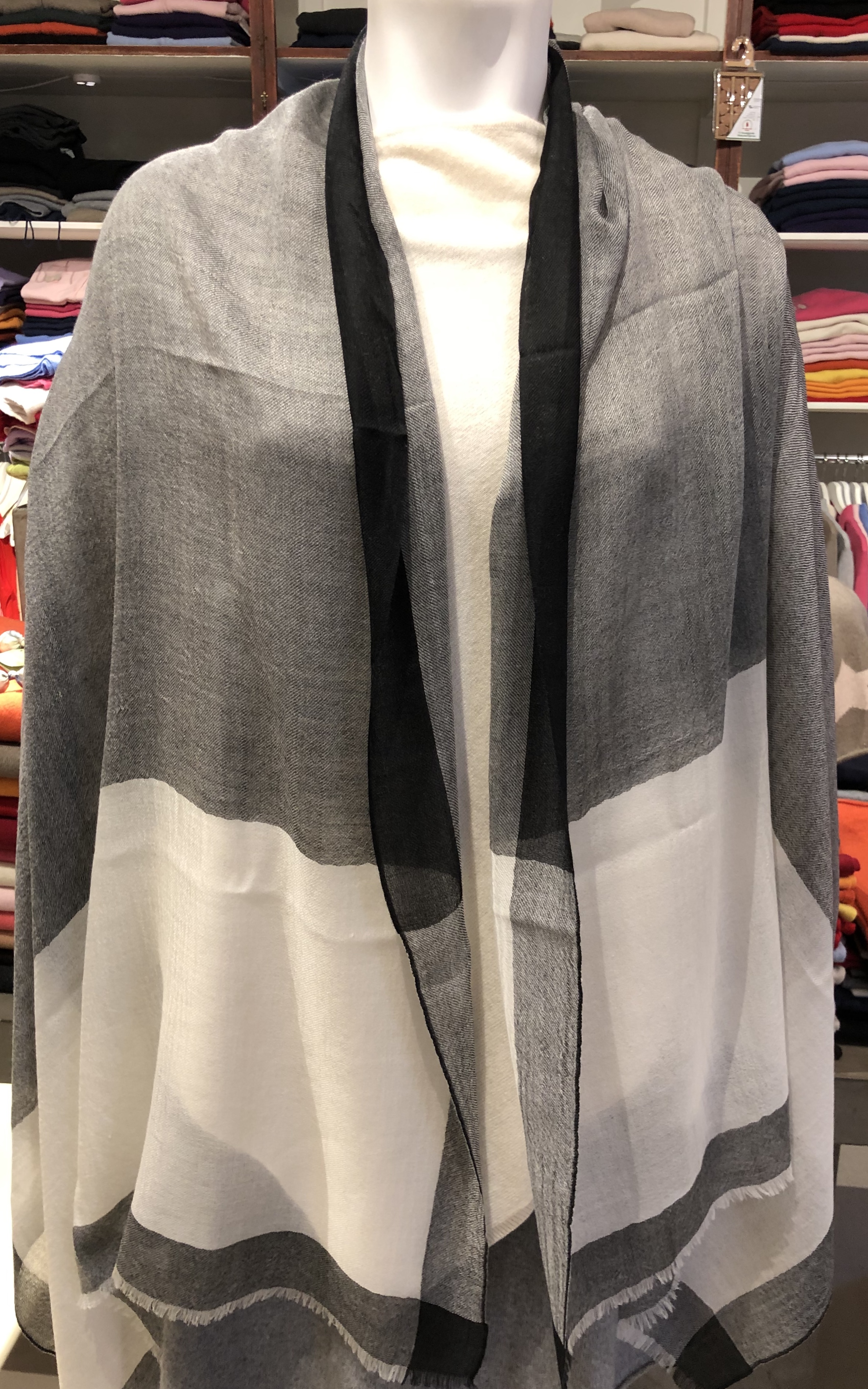 Gran Sasso - Babycashmere sjal svart och benvit. - 2