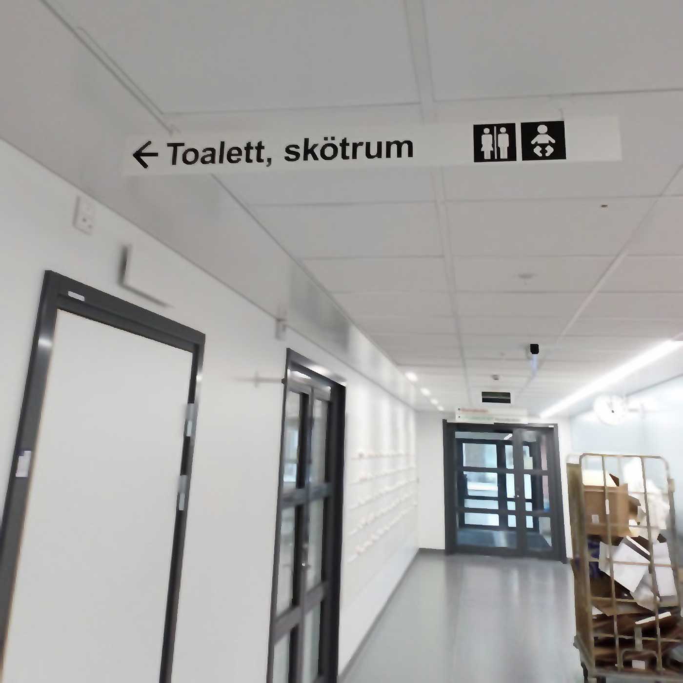 Takhängd skylt