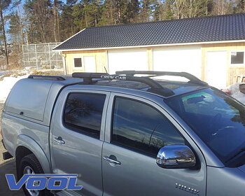 TAKRAILS BLACK m. tvärbalkar - Toyota Hilux 2015-