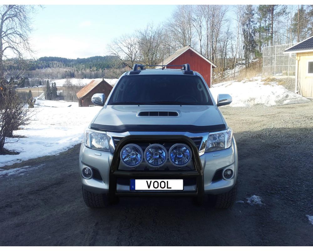 STOR 76MM frontbåge [Svart] - Toyota Hilux 2012-2015 Rostfri svartlackad frontbåge med färdiga fästen för extralj