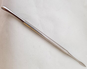 Nagelbandsspatel  platt & spetsig, 14,5 cm
