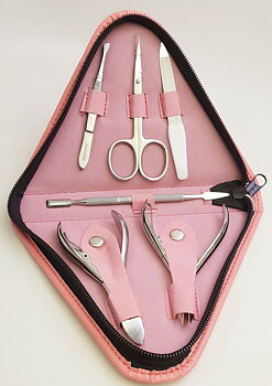 Manikyrset, rosa trekantigt fodral, 6 verktyg