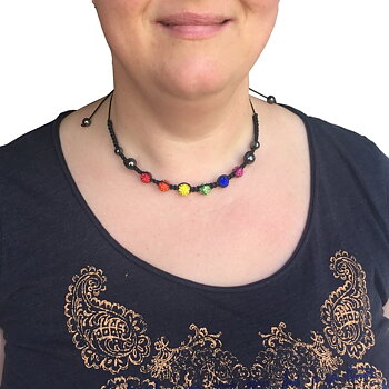Kristallhalskette in Pride Farben