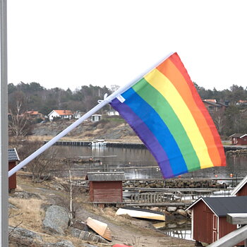 Pride/regnbågs-fasadflagga