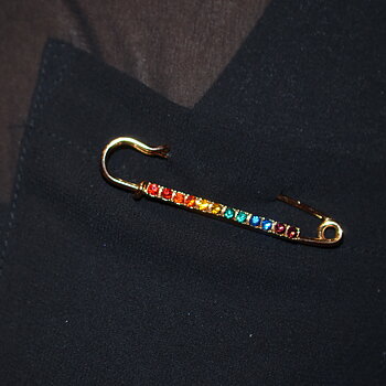 Pride brosch med bling bling kristaller
