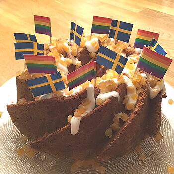 Pride-Cocktailflagge auf Holzstab 