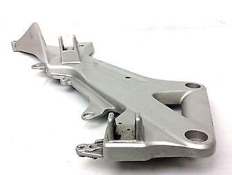 50600-MCS-G01ZA  Hållarplatta fotpinnar höger ST1300 Pan European 