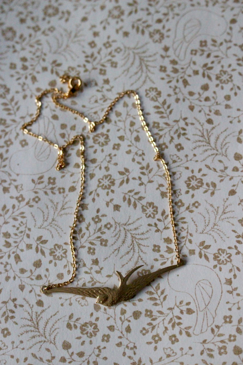 Halsband, svala