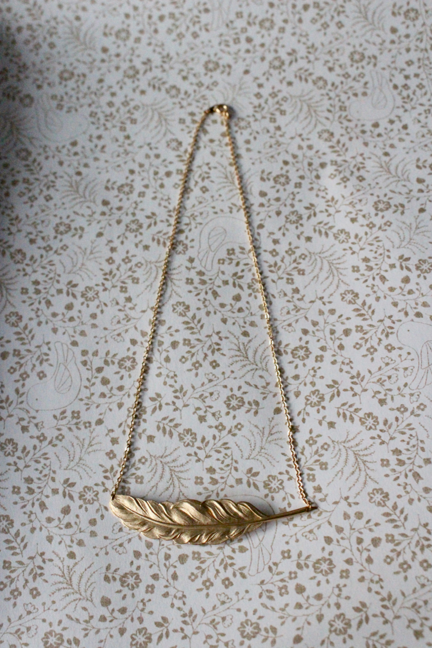 Halsband, fjäder