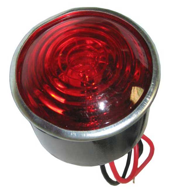 Baklampa med rött glas i plåt Volvo BM - 2