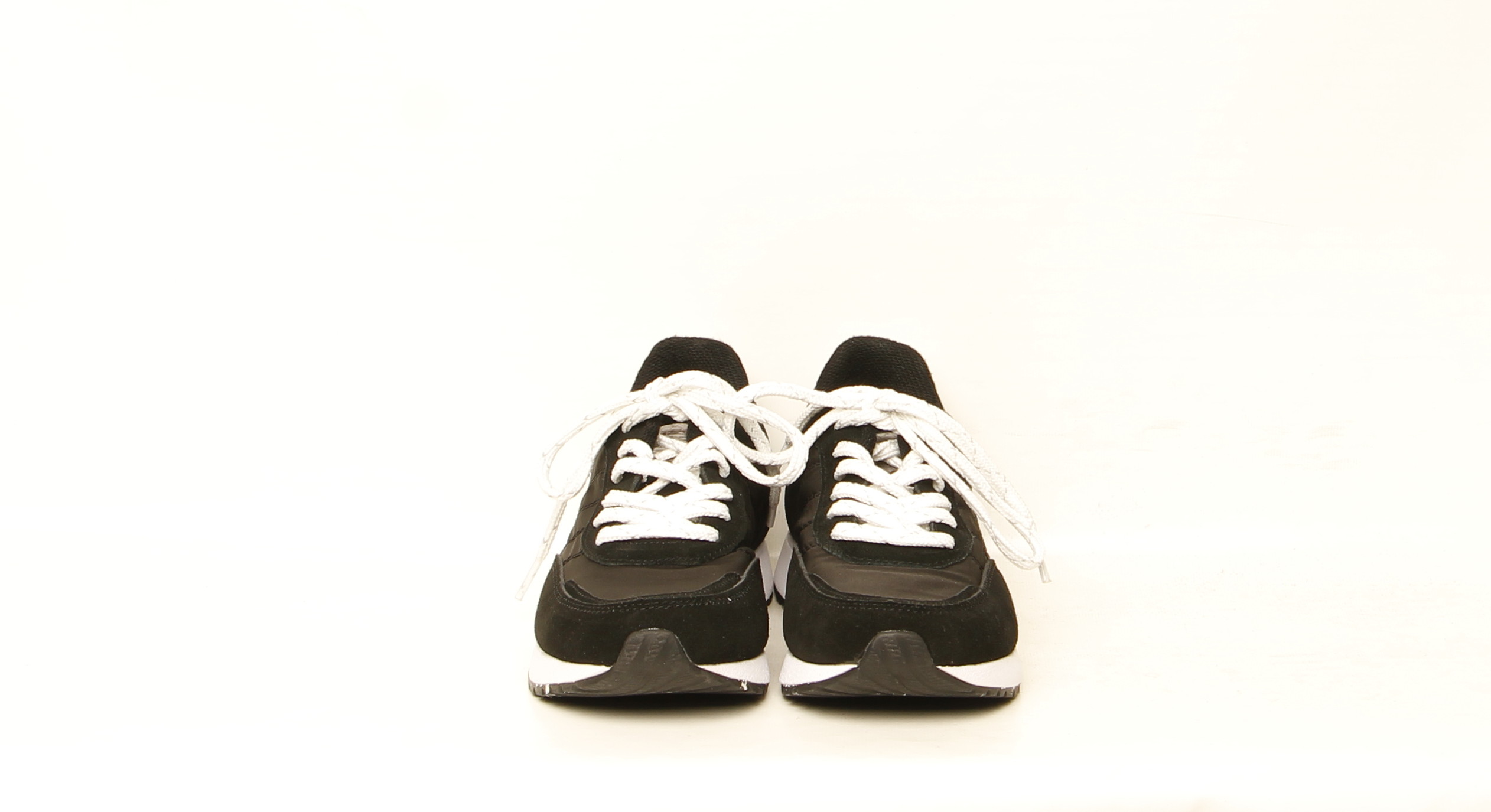 NELLIE SOFT SNEAKER SVART WODEN