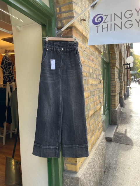 LONDON JEANS SVART NOWOMENSLABEL