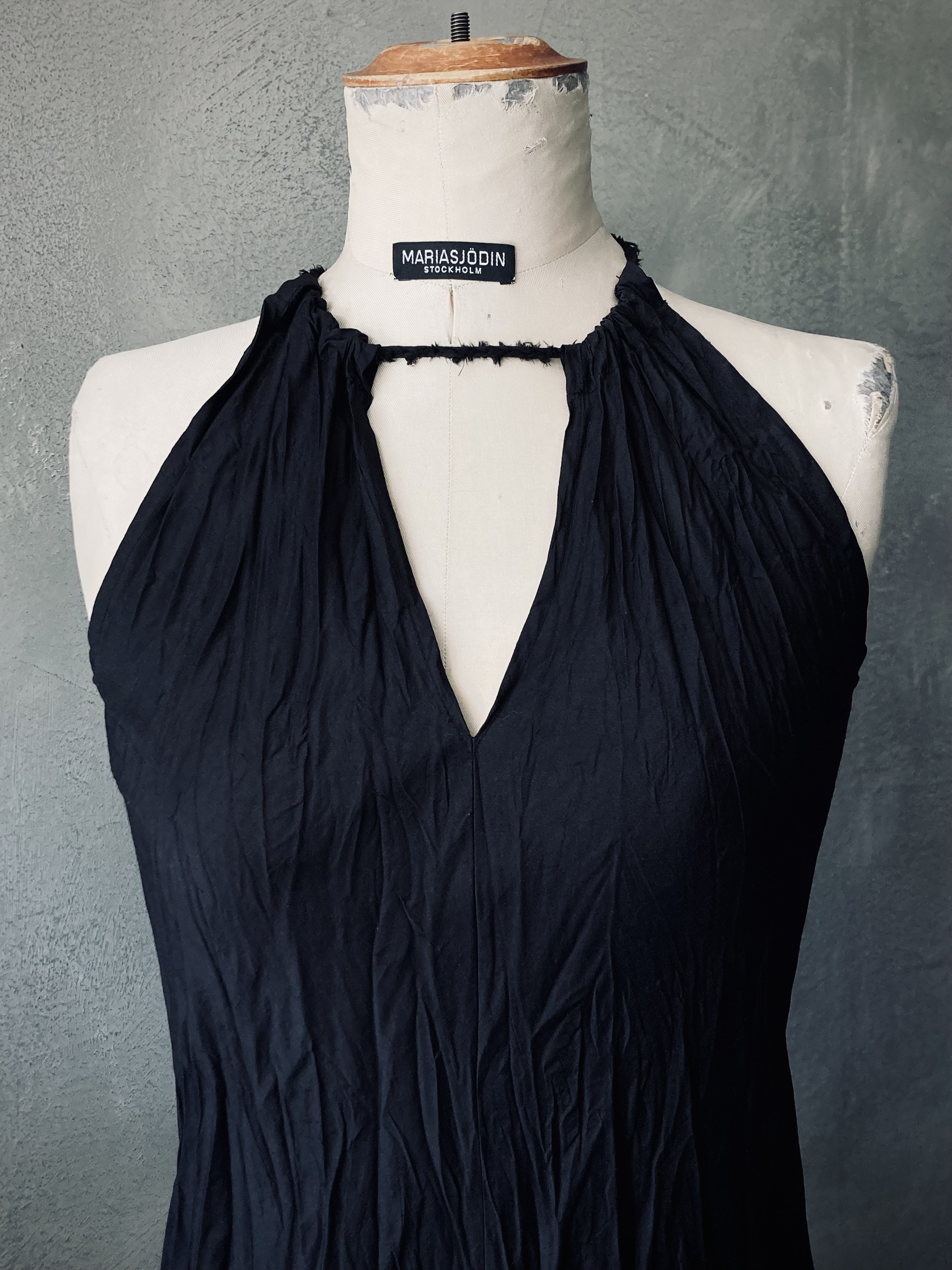 CRINLKLED SILK DRESS with neck straps - 4