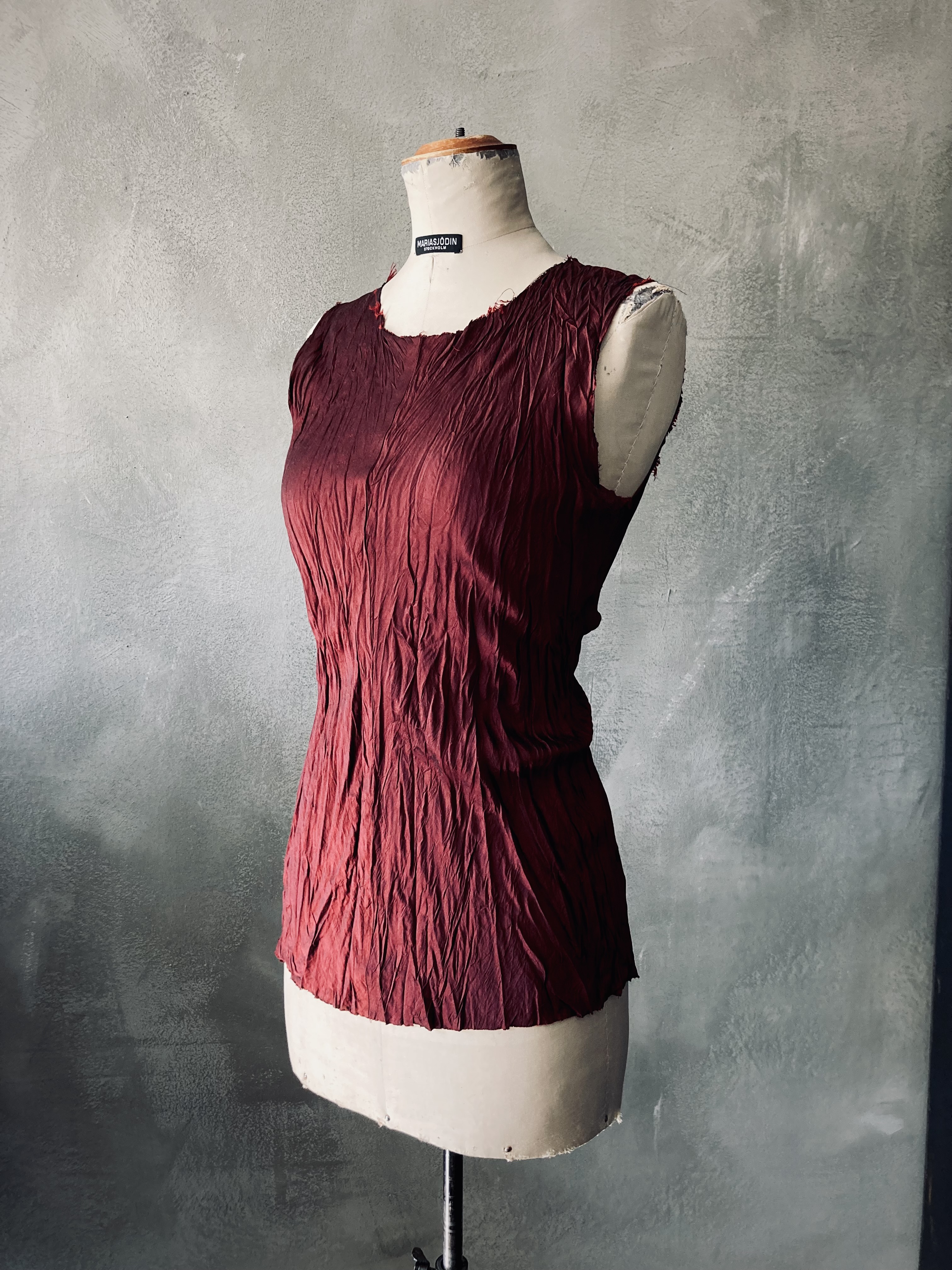 CRANKED TANKTOP IN SILK