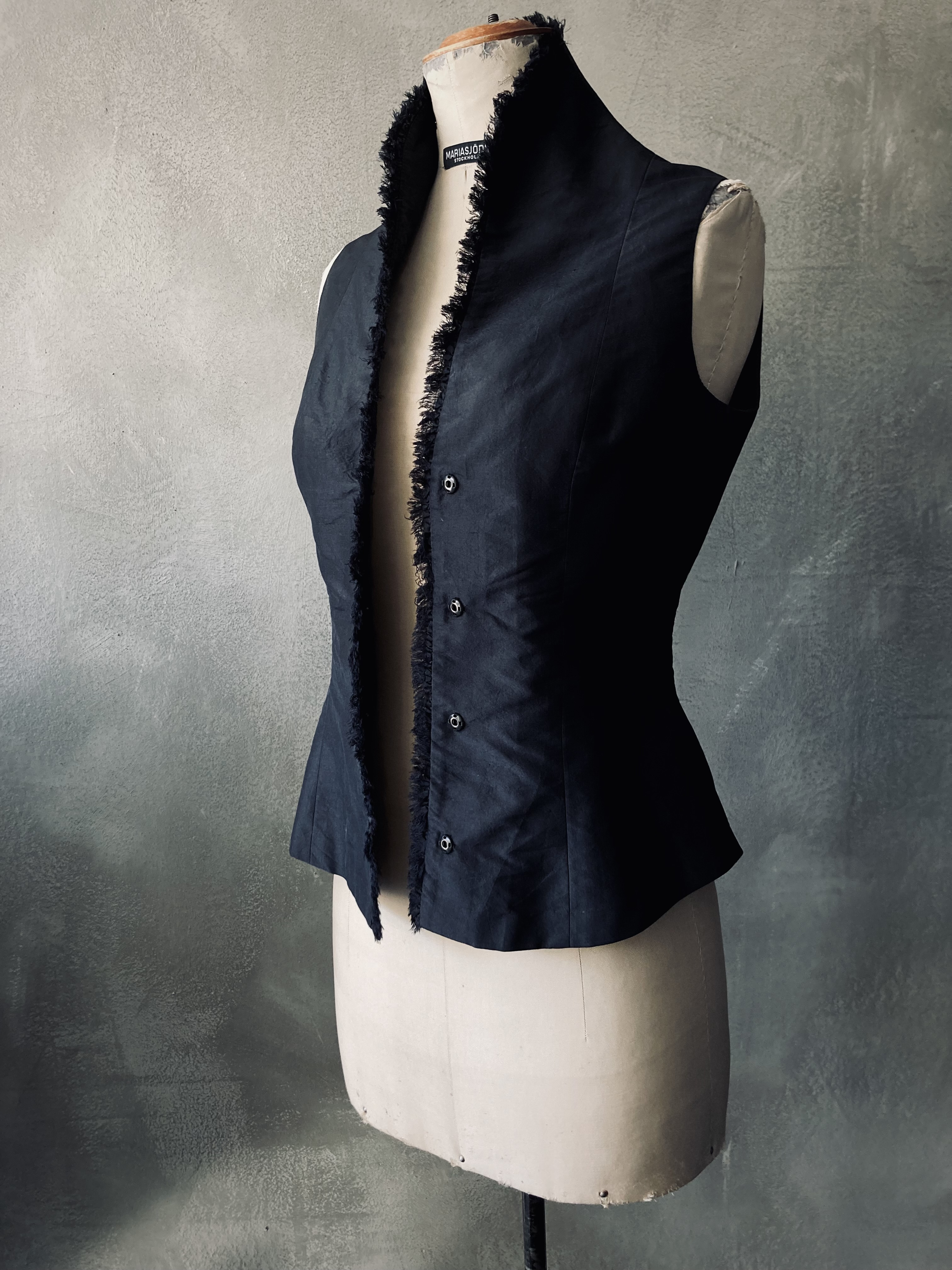 SILK WAISTCOAT WITH RIPPED  COLLAR