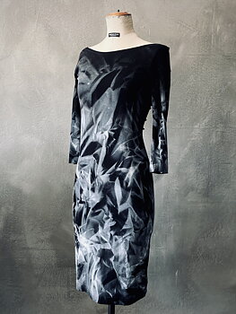 SPRAY PAINTED DRESS WITH 3/4 SLEEVE
