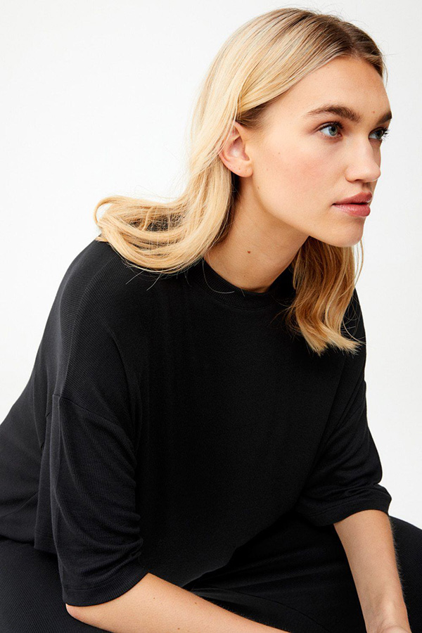 Movesgood - Julia Top Black - 2