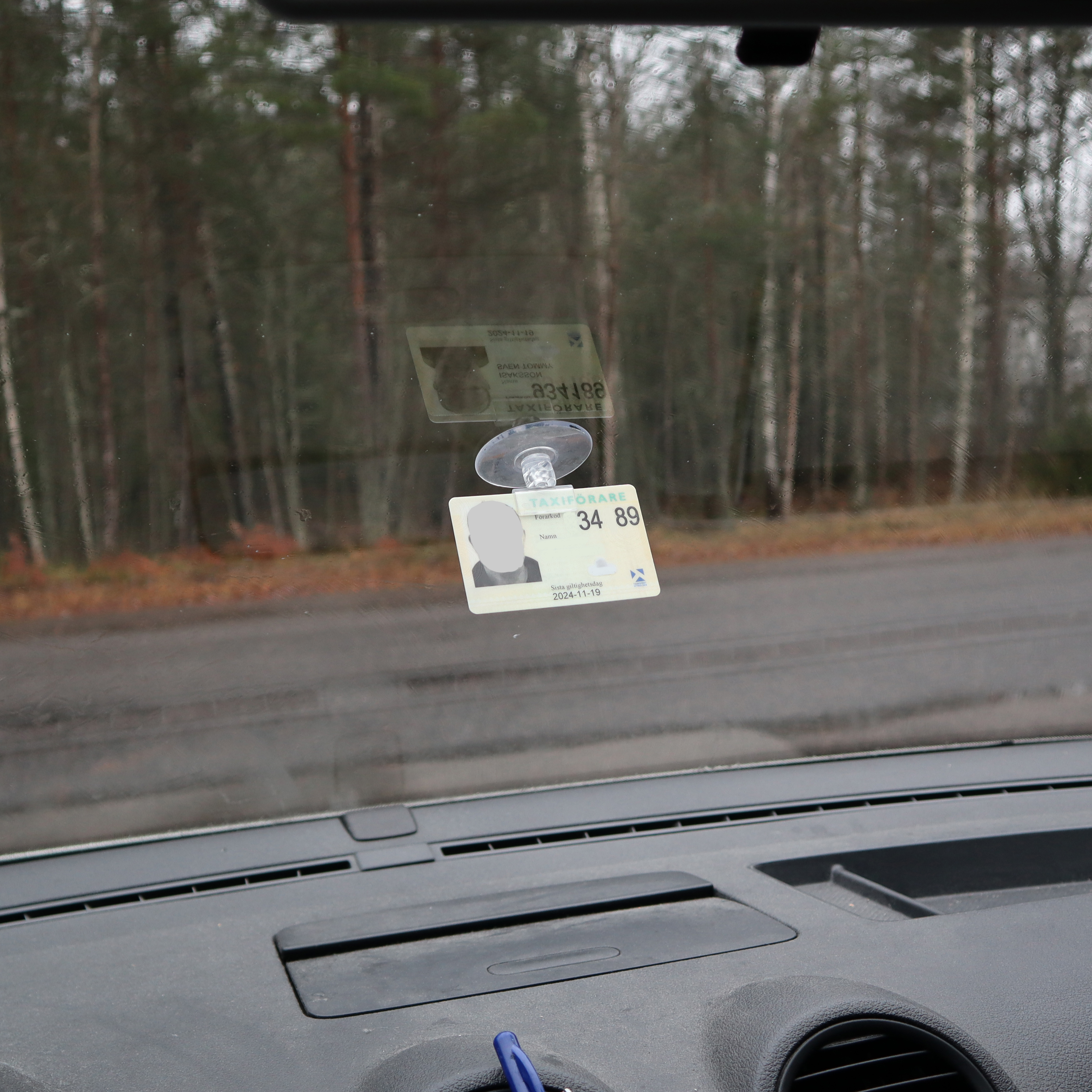 Hållare taxiförarlegitimation med sugkopp - 2