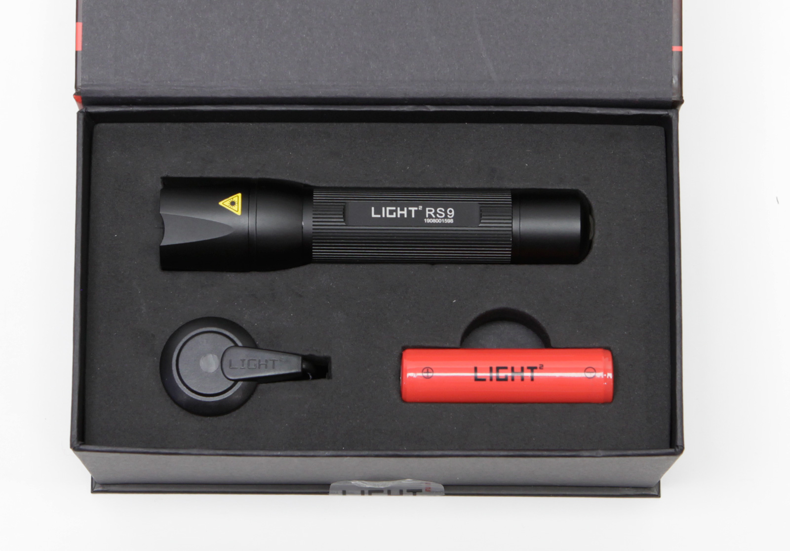 LIGHTSQUARE RS9 - 800 Lumen  Laddningsbar Ficklampa med Magnetladdning, Zoom och Hög, Låg, Blixt - Dubbelt så stark som sin föregångare! - 6