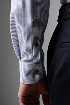 Skjorta i jersey slim fit. blå randig Märke  DESOTO, 