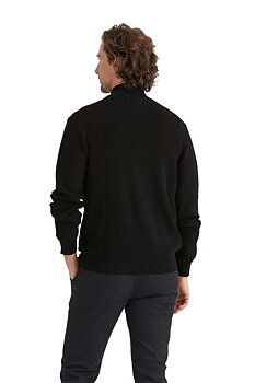 Cardigan svart med dragkedja. 