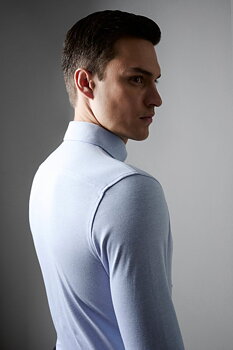 Skjorta i jersey slim fit. Märke  DESOTO, färg ljus blå 