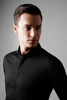 Skjorta i jersey slim fit. Svart. Märke  DESOTO, 