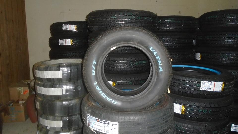 225/60R14 Ultra Radial GT med vita bokstäver