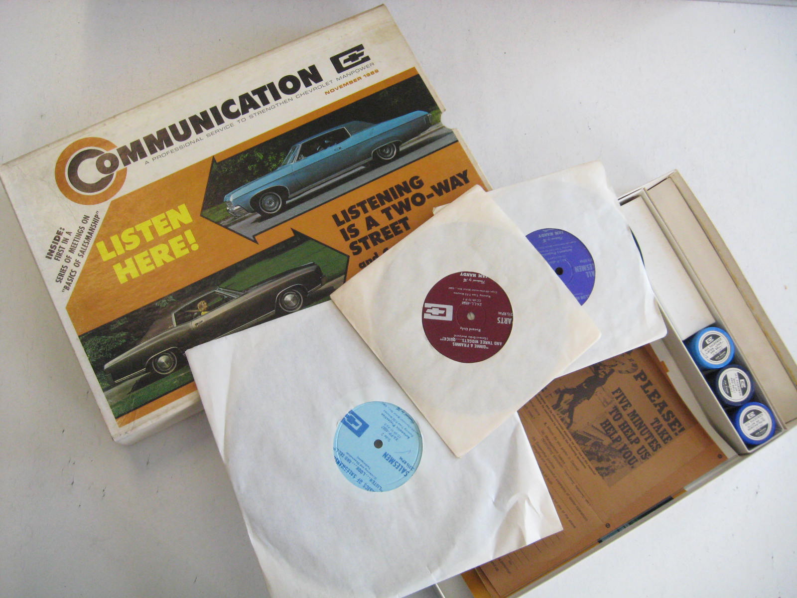 1969 Chevrolet Communication November Listen Here! Innehåller Filmrullar samt Skivor