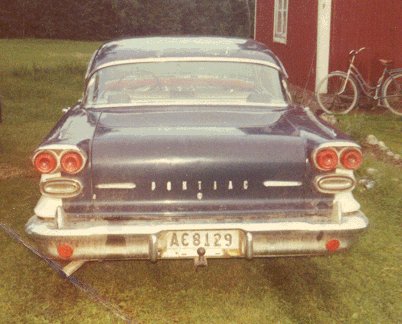 1958 Pontiac Laurentian 4-Door Sport Sedan - 2