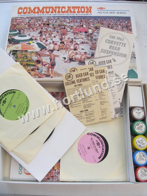 1963 Chevrolet Communication Box August Take Advantage of August Innehåller Filmrullar samt Skivor