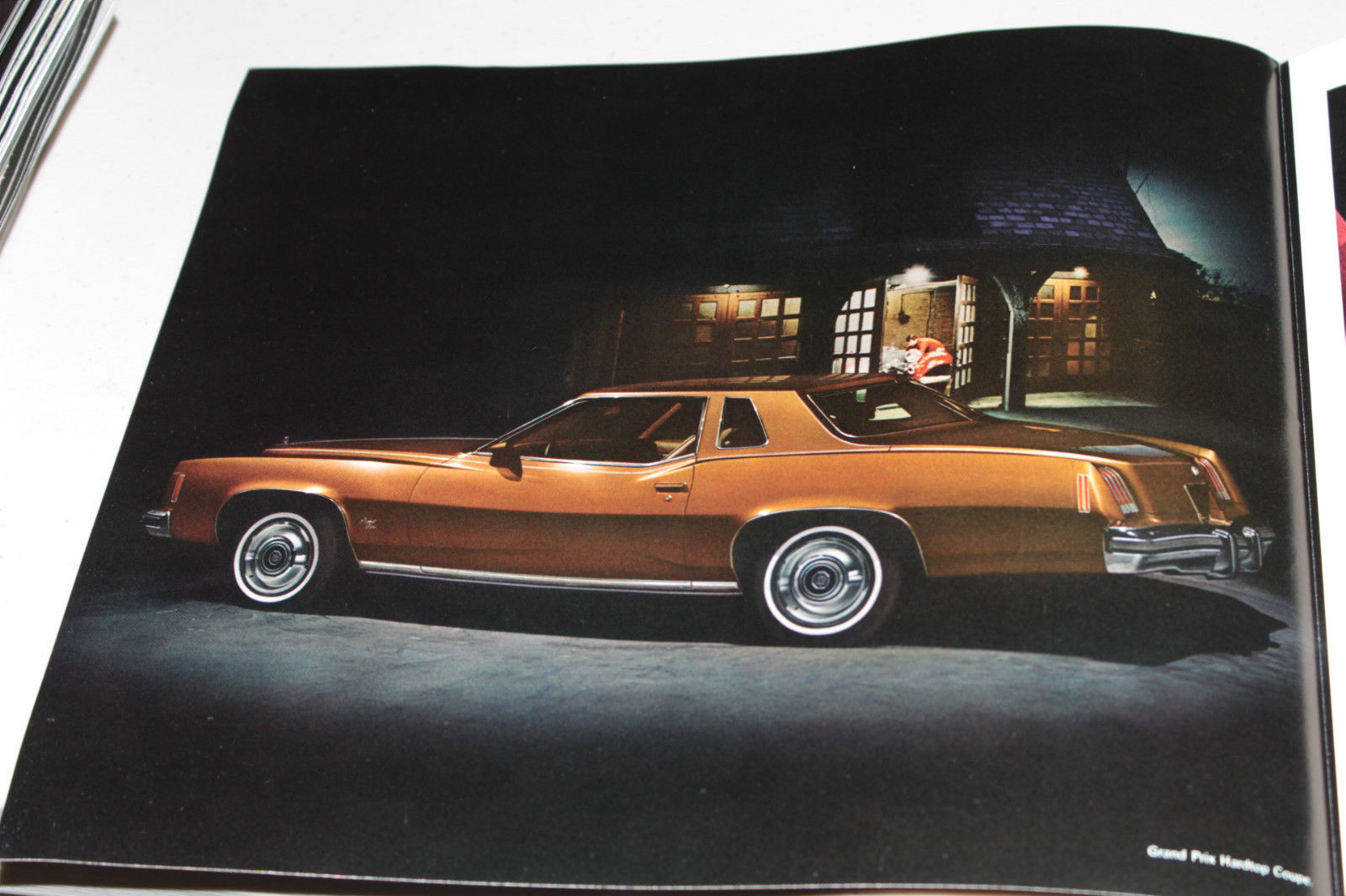 1975 Pontiac Grand Prix broschyr - 2