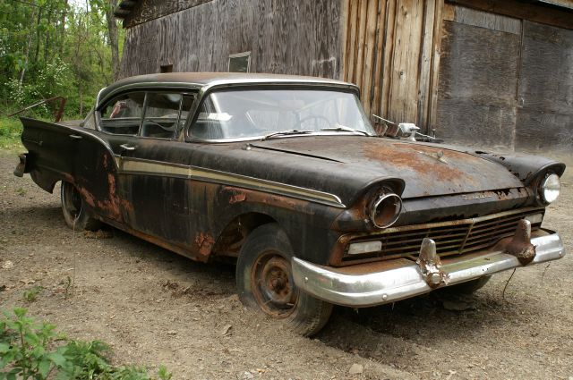 1957 Ford Fairlane 500 Town Victoria - 2