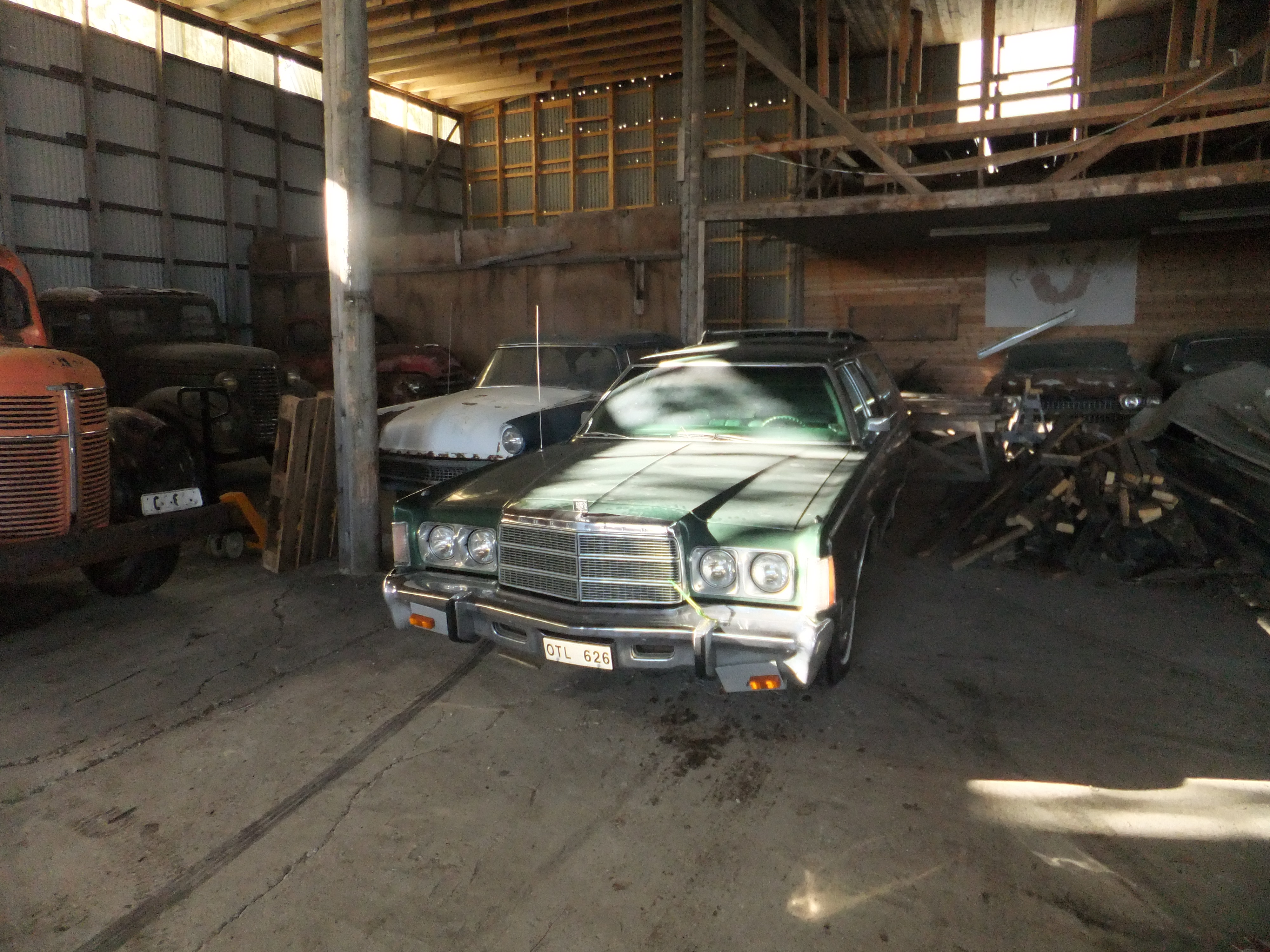 1977 Chrysler Town & Country - 5