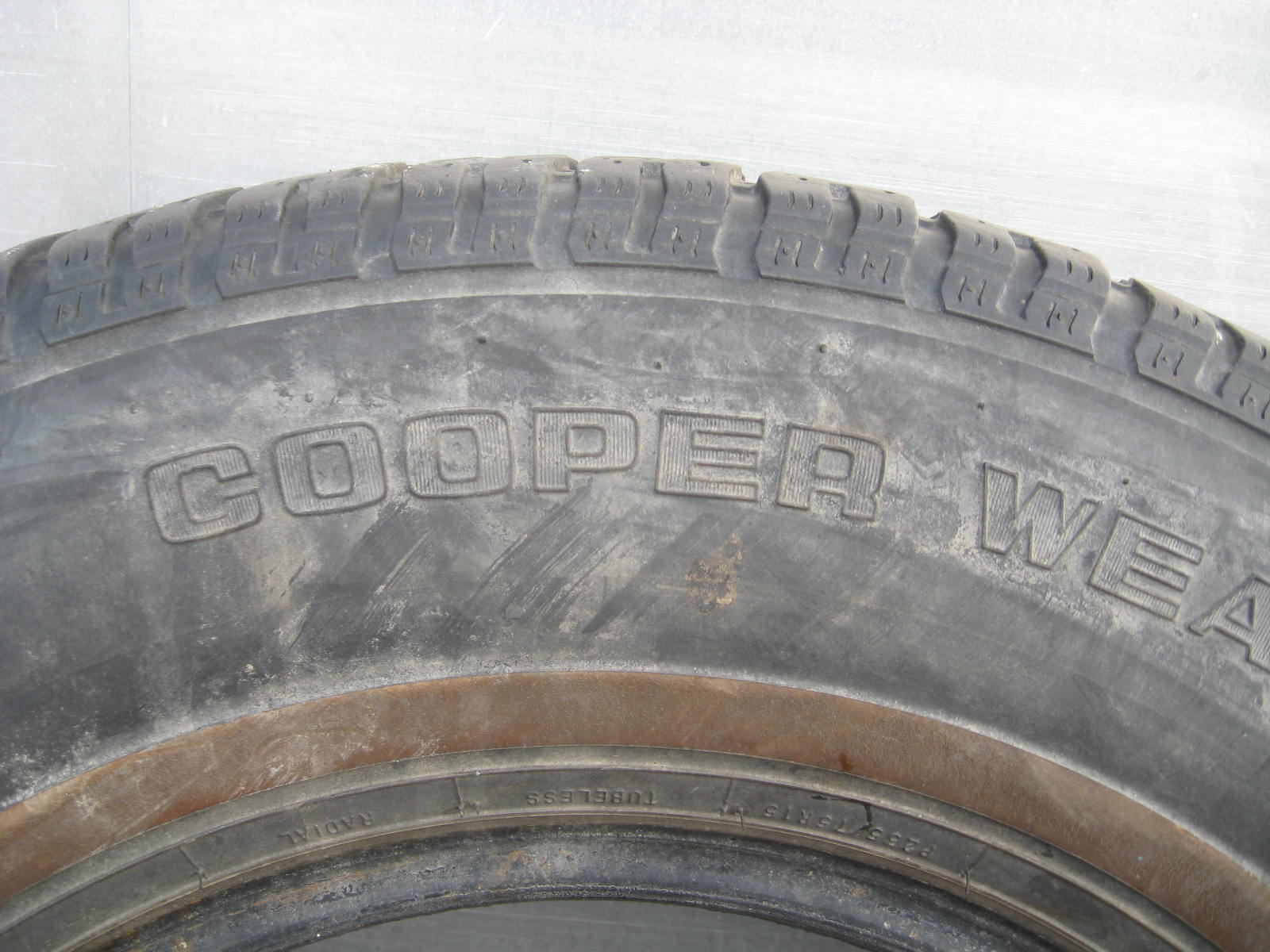 235/75R15 Cooper Weathermaster vit rand