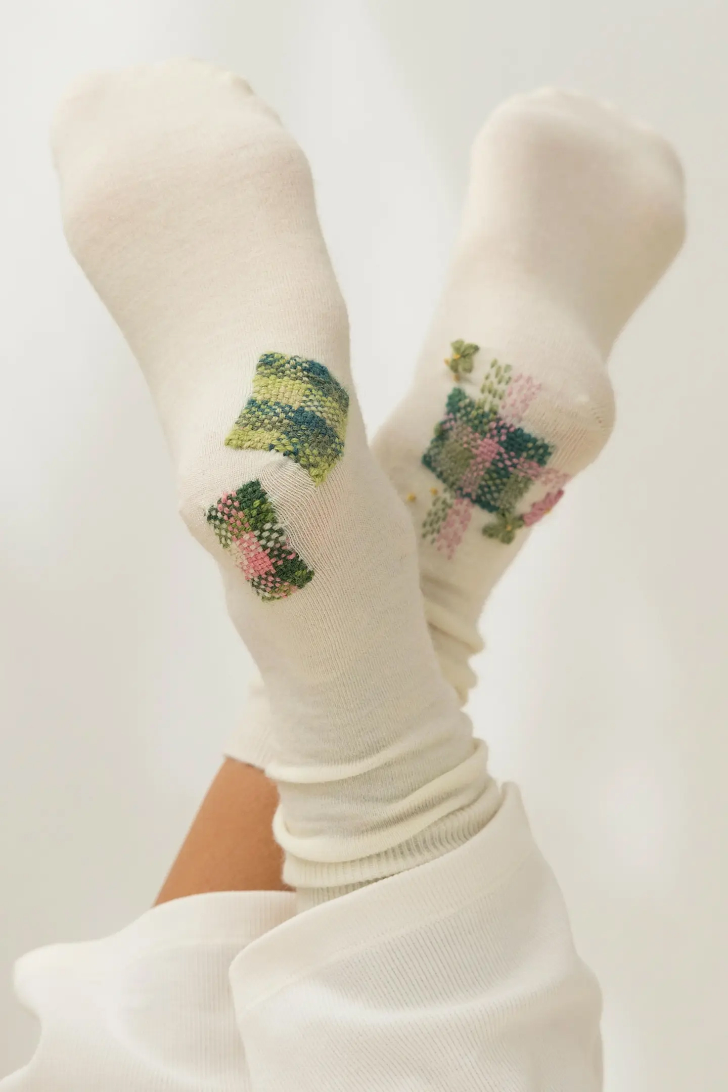 Bok: ECO VITA - 12 broderiprojekt på sockar - 4